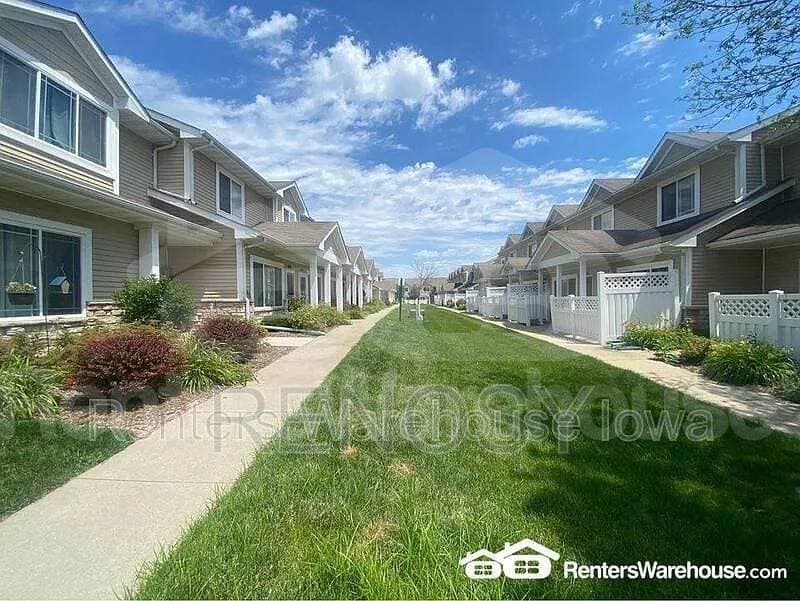 Ankeny House: 1143 ne 8th lane