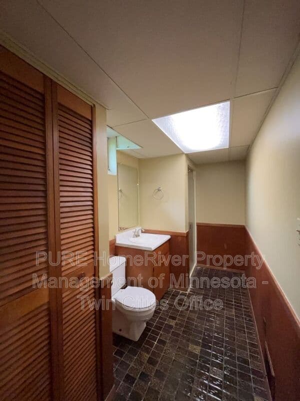 Bloomington House: 9306 Blaisdell Ave S