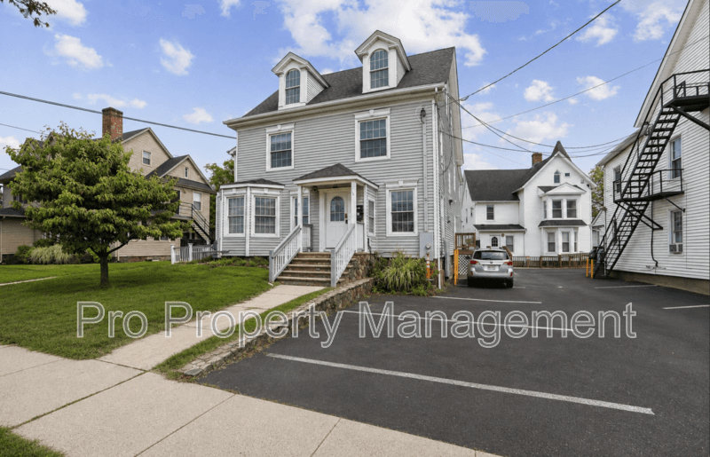 Danbury House: 79 West St.