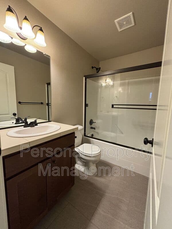 Vancouver House: 3303 NE 43rd Pl
