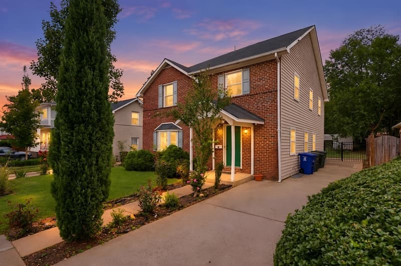 Arlington House: 1132 North Kentucky Street