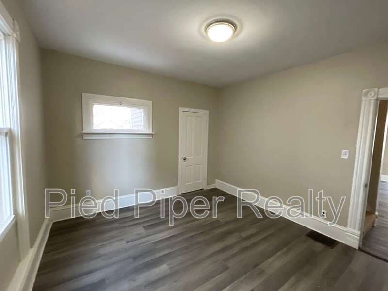 Freeport House: 217 North West Avenue