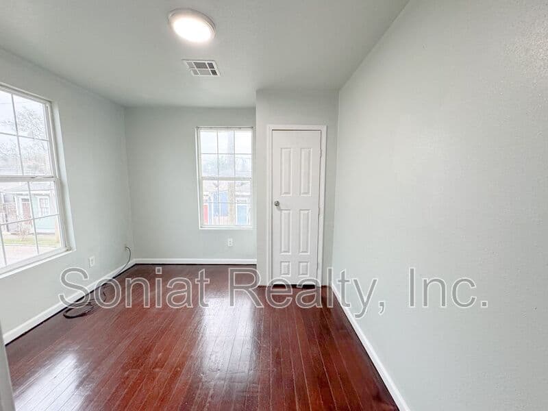 New Orleans Condo: 3433 LaSalle St.