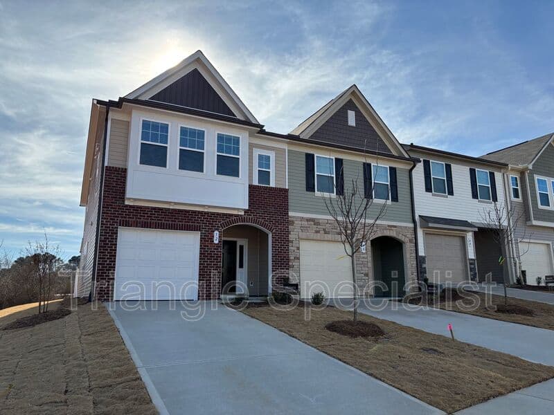 Clayton House: 52 Lavender Lane