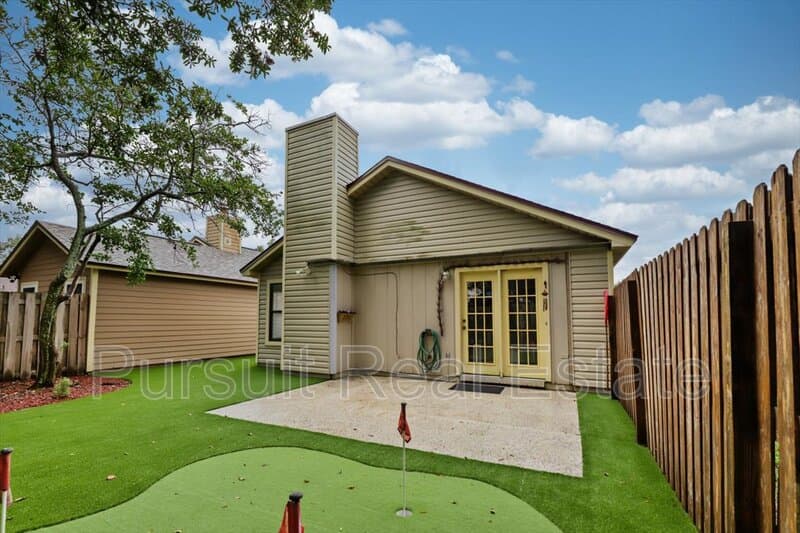 Jacksonville House: 3811 Millpoint Drive