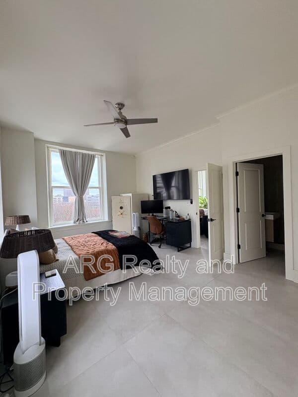 Atlanta House: 57 Forsyth St