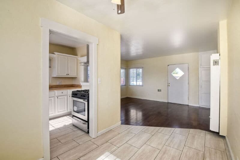 San Diego Condo: 3343 Chamoune Ave
