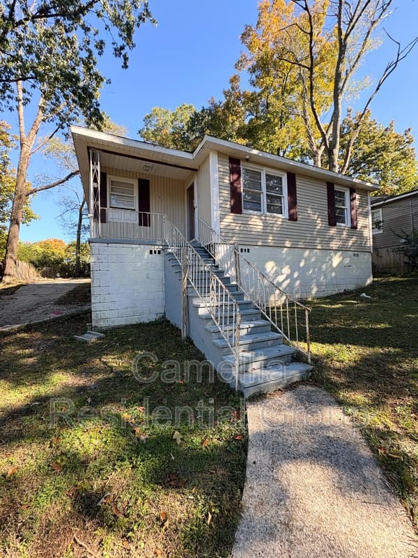 Center Point House: 1373 5th Place Northwest