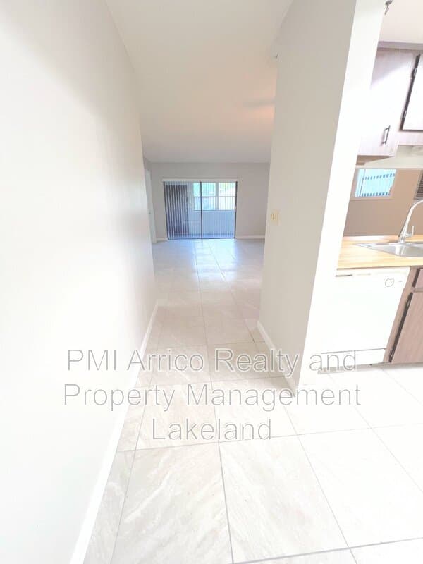 Bartow Condo: 265 Fleetwood Ave