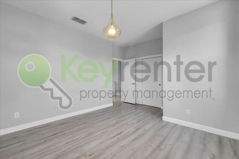 Lincoln House: 1740 Allenwood Circle