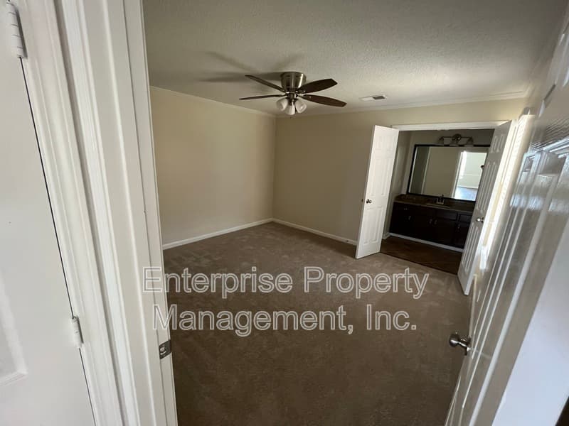 Cordova House: 6869 Century Oaks Dr
