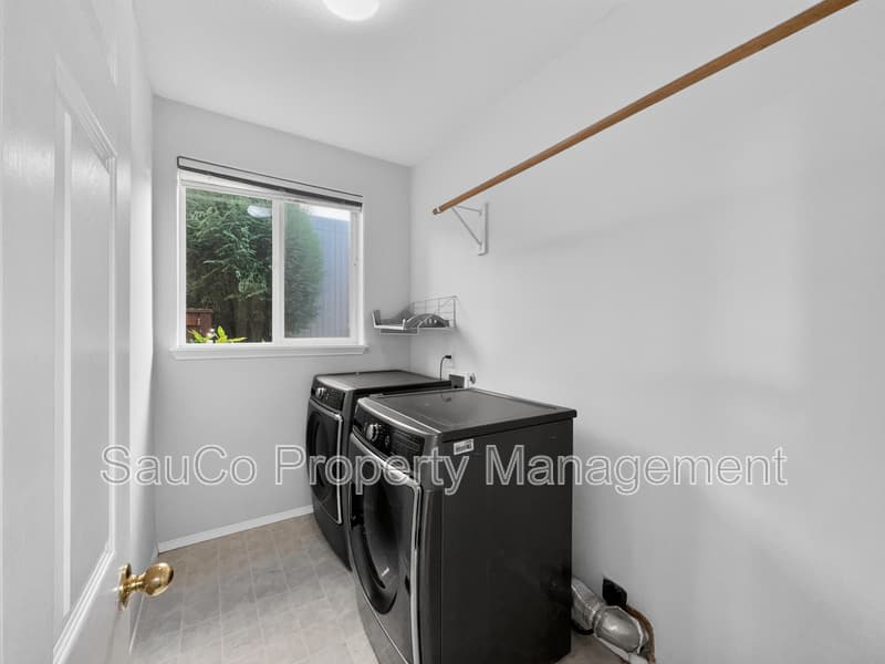 Hillsboro House: 255 Northeast 74th Avenue