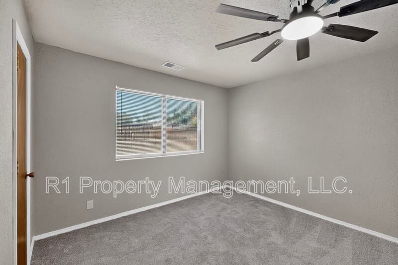 Rio Rancho House: 209 Villa Verde Drive Southeast