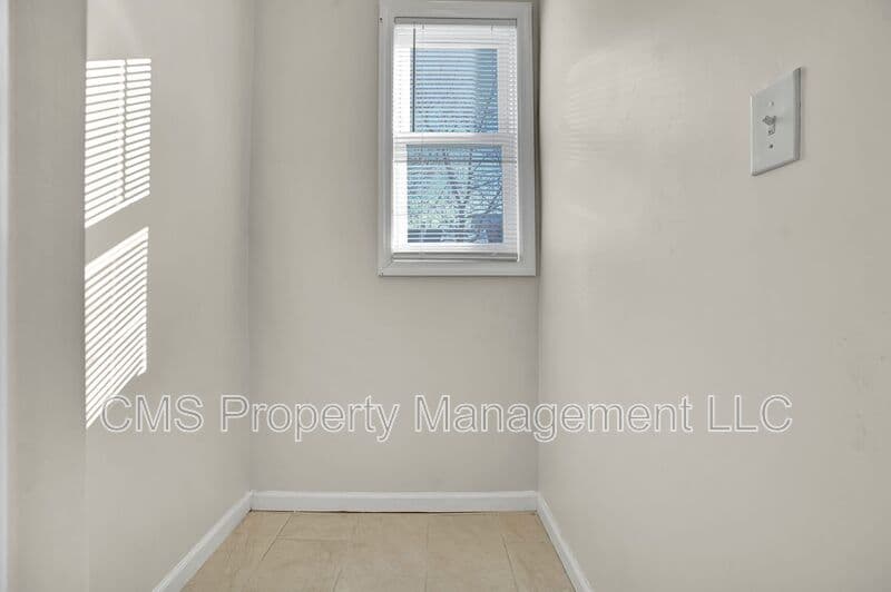 Newark Condo: 142-144 Seymour Ave