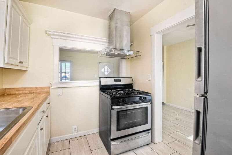 San Diego Condo: 3343 Chamoune Ave