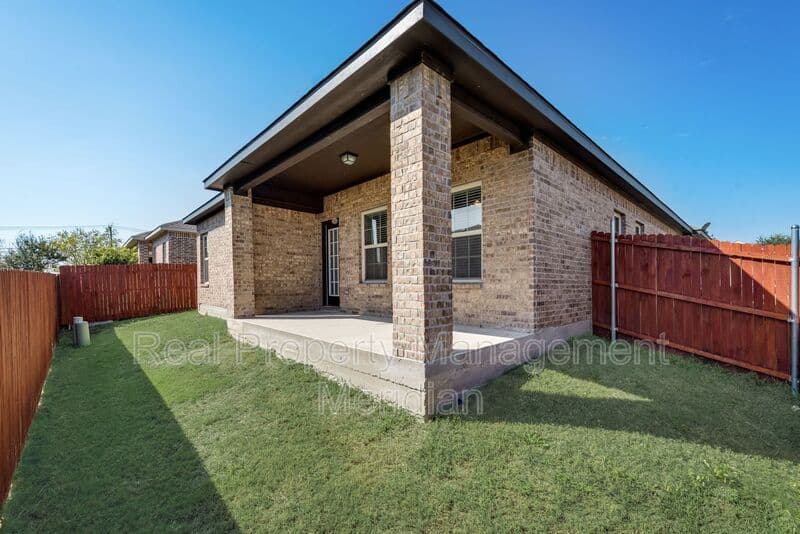 Fort Worth House: 6308 Maritime St