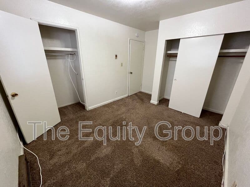 Porterville Condo: 258 N G St