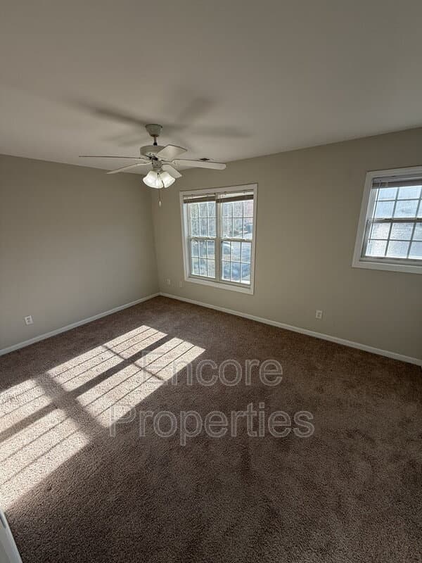 Raleigh House: 4727 Tanglewood Oaks St