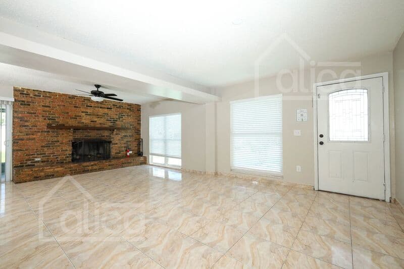 Orlando House: 3810 Cedarwaxwing Ave