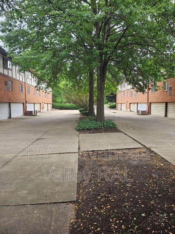 Akron Condo: 1500 W Market St