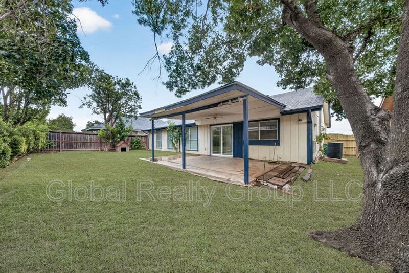 Live Oak House: 7713 Narrow Pass St