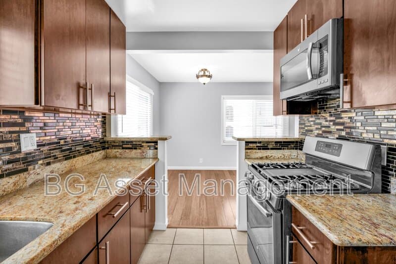 Berkeley Condo: 1919 Curtis Street