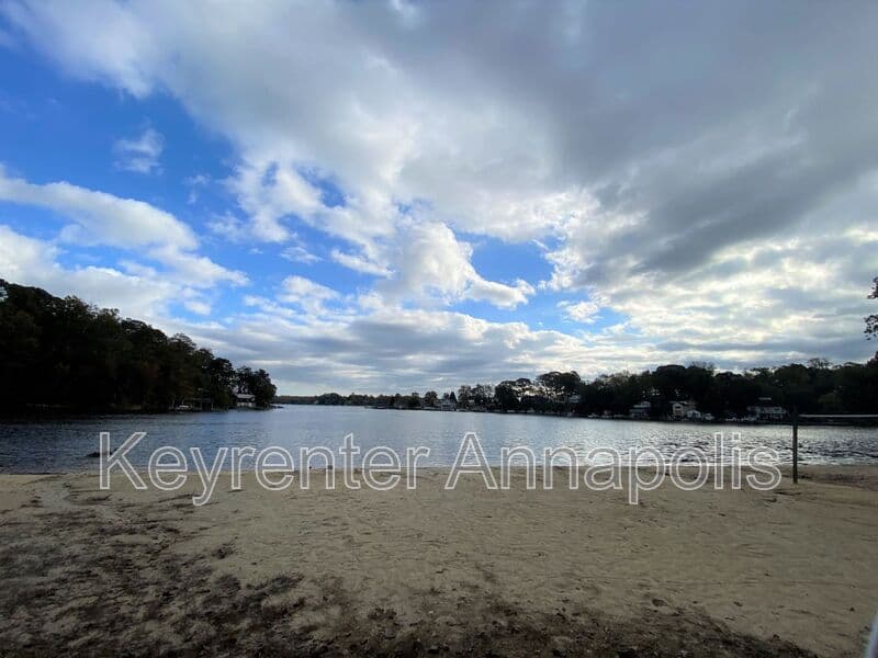 Crownsville House: 840 Valentine View