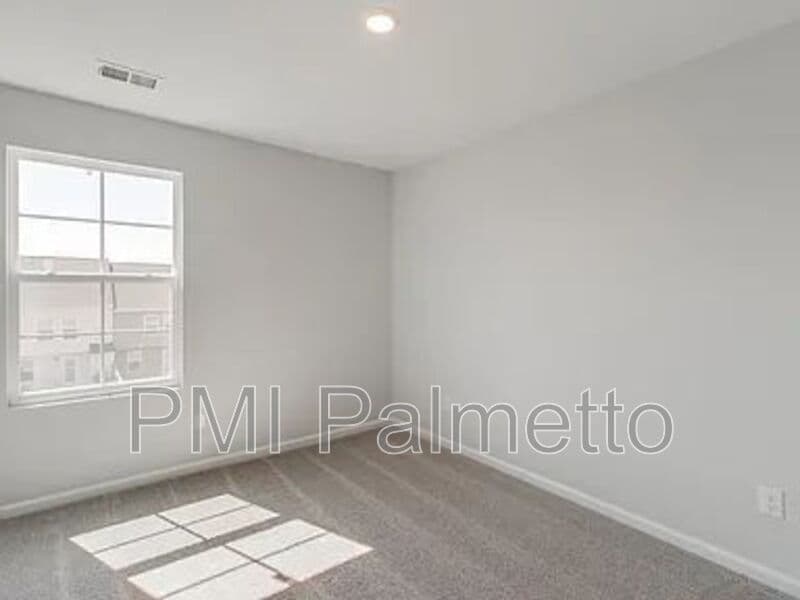 Columbia House: 3022 Harborview Drive