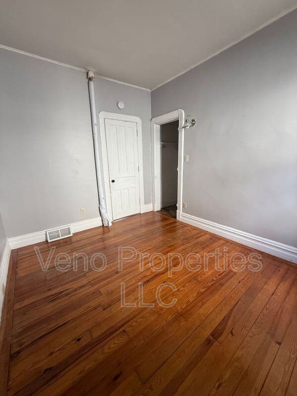 Schenectady House: 1075 Park Ave