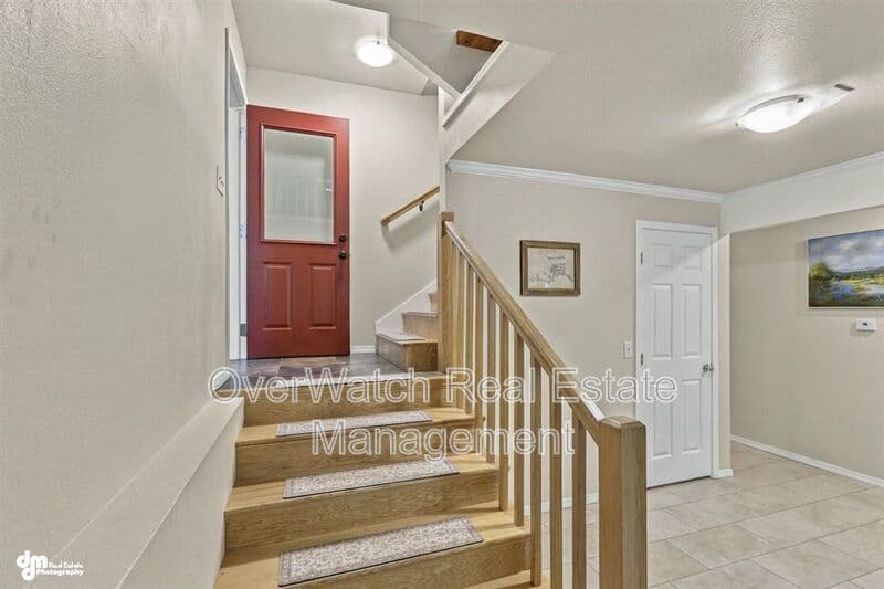 Eagle River House: 10610 High Bluff Dr