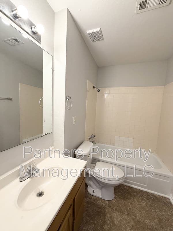 Fayetteville House: 408 West Nightingale Circle