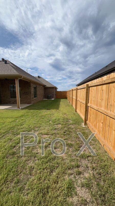 Pea Ridge House: 2408 Charles St
