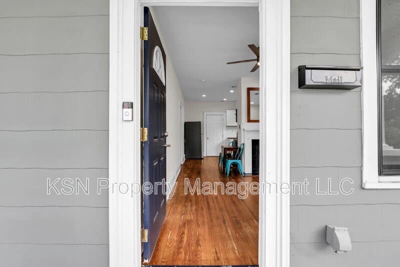 Savannah House: 669 East 32nd Street