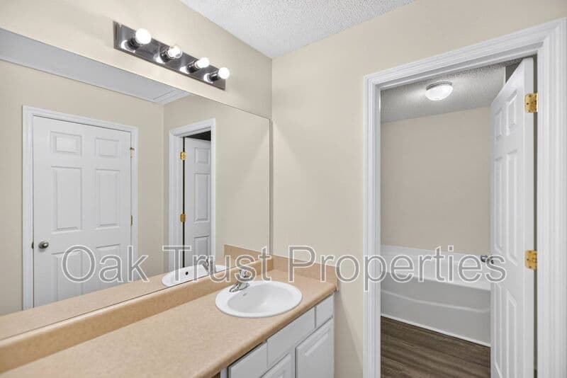 North Charleston Townhome: 7939 Vermont Rd