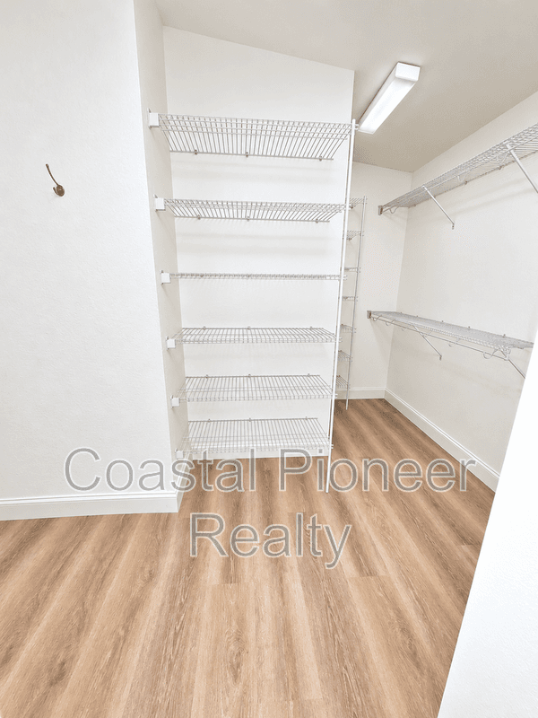 Spring Hill House: 4447 Keyes Ave