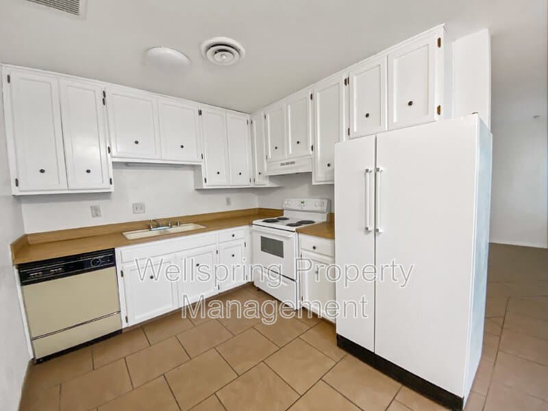 Ridgecrest Condo: 209 N Alvord