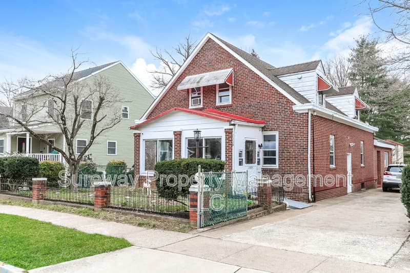 Hamilton Condo: 2009 East McGalliard Avenue