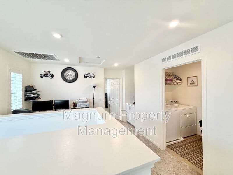 Lake Elsinore House: 970 Helena Ridge