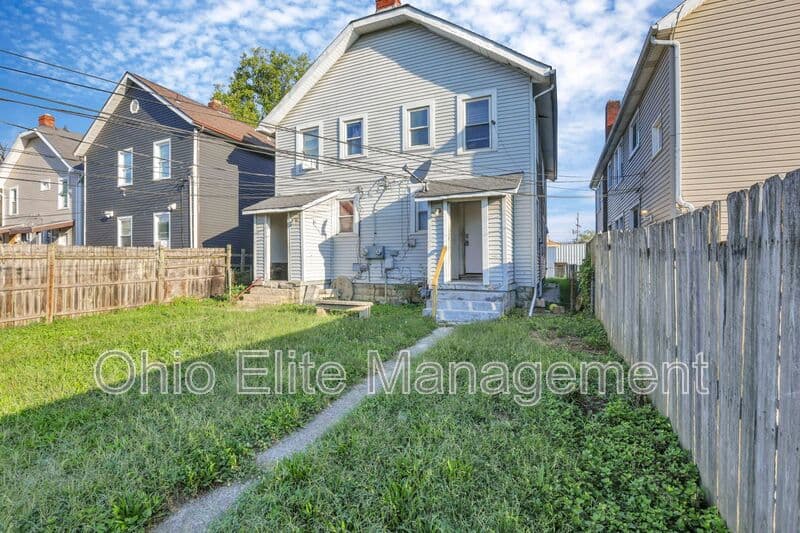 Columbus House: 2545 Sullivant Ave