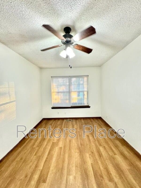Broken Arrow House: 621 South Fir Avenue