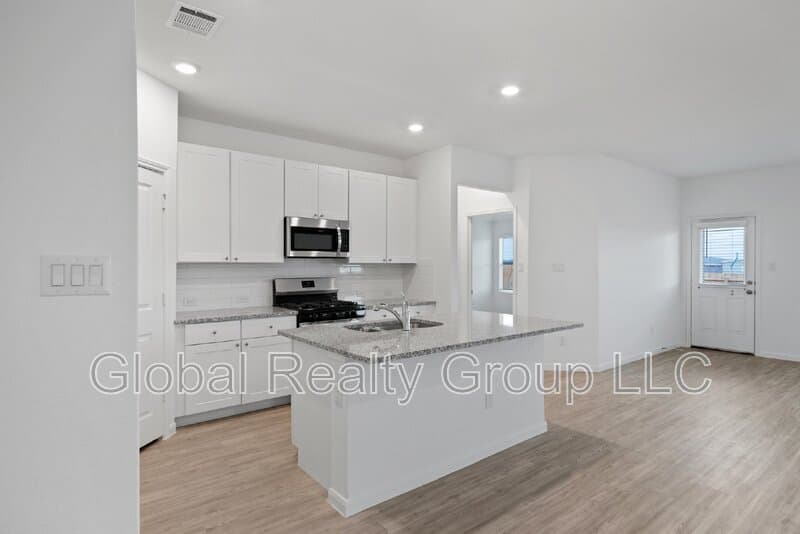 Seguin House: 9105 Navarro Vis