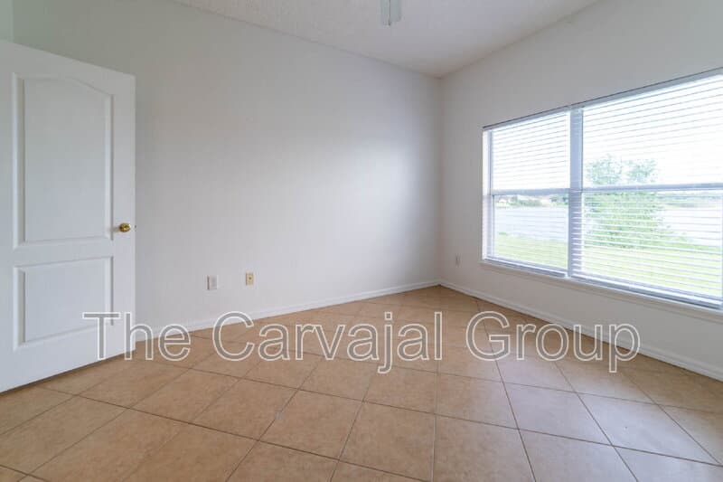 Orlando House: 4434 Waterside Pointe Cir