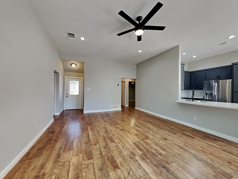 Coppell House: 250 Pinyon Ln