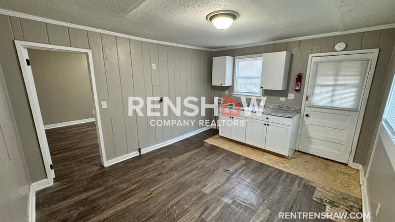 Memphis House: 1351 Salem St