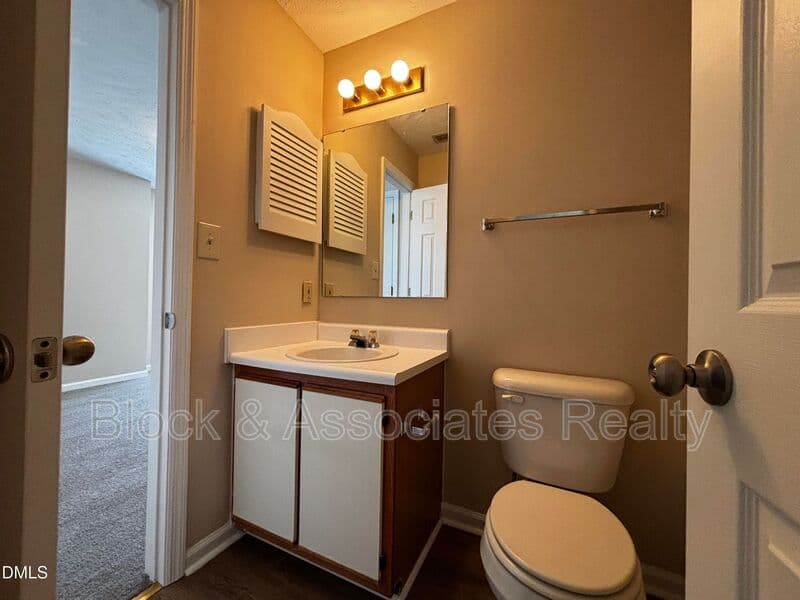 Fayetteville House: 259-7 Waterdown Drive