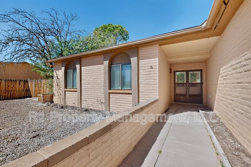 Rio Rancho House: 209 Villa Verde Drive Southeast