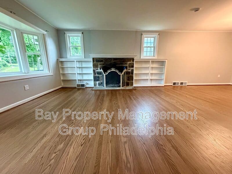 Glenside House: 300 Winding Way