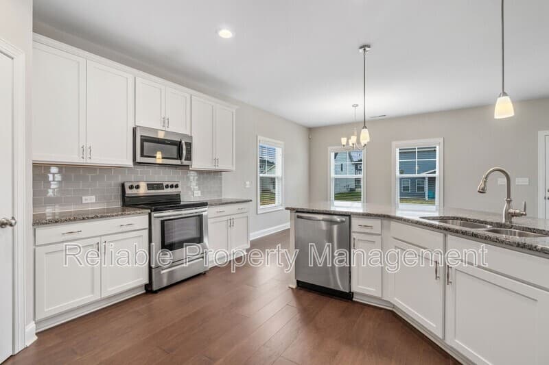 Clayton House: 102 Wicklow Ct