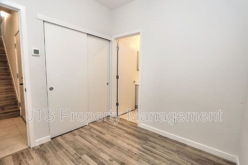 Sacramento House: 340 1st Avenue