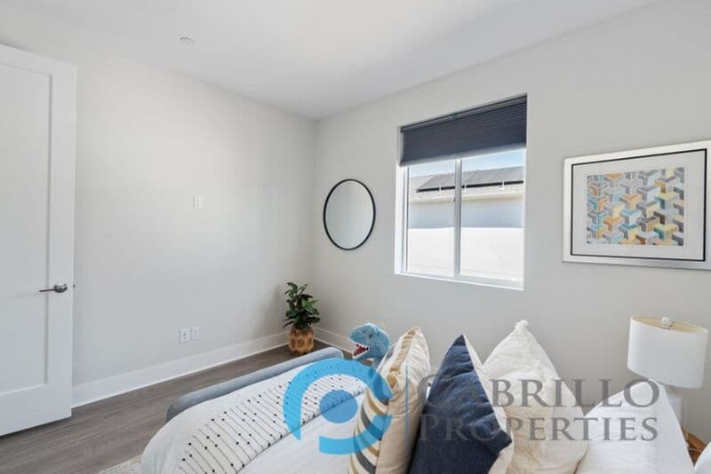 San Diego Apartment: 1695 Saturn Blvd